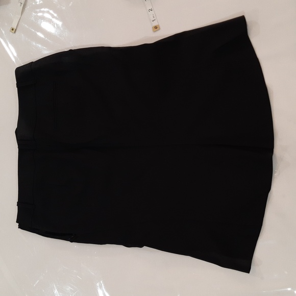 EUC BCBG Maxazria Black Suiting Skirt Sz 4 - Picture 4 of 6